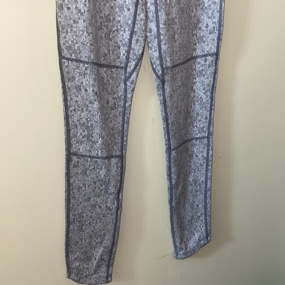 Gymshark Dry Fleur Texture Gray Leggings Size S - Picture 10 of 14